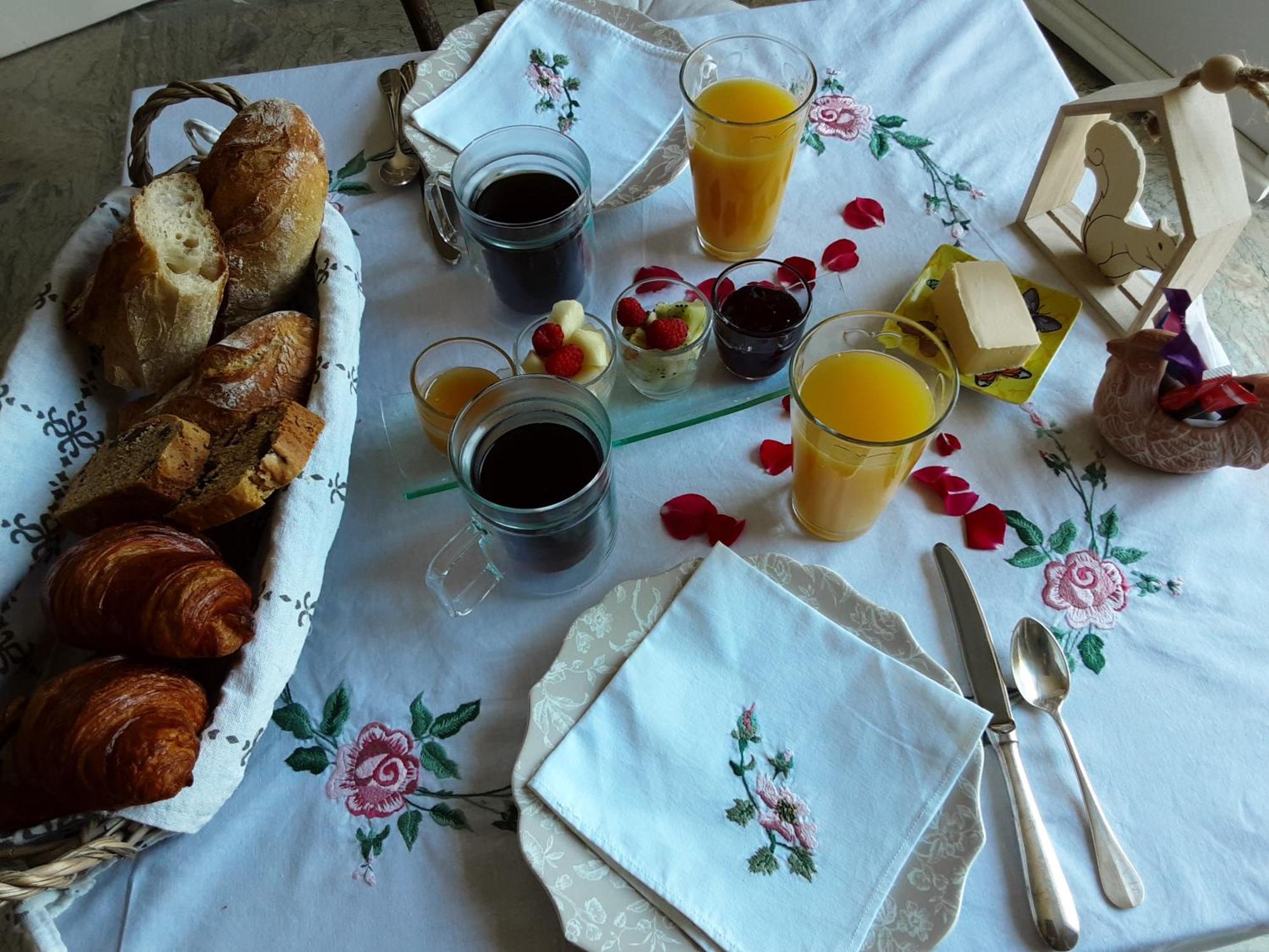 L'Ecureuil Gourmand, Chambre D'Hotes En Anjou Bleu Saint-Martin-du-Bois  Luaran gambar